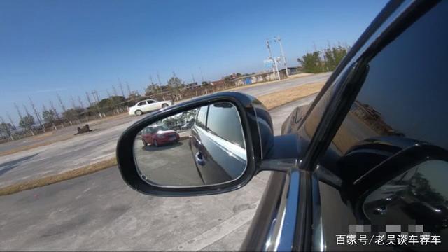 新手开车技巧“侧方位停车”技巧，不看你会后悔的！-有驾