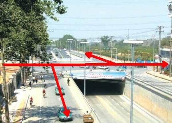分离式道路是什么意思，分离式道路现实图解-有驾